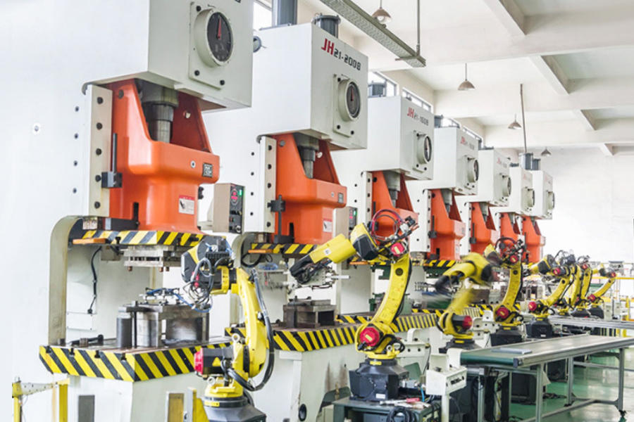 Estações de trabalho de processamento robótico para gabinetes de produtos